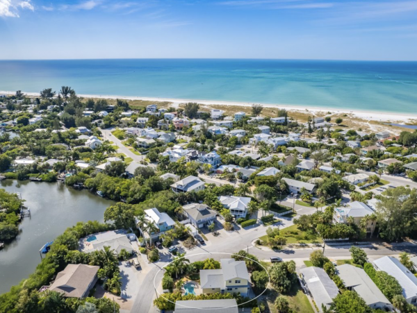 Anna Maria 4 Bedroom Pool House Walk to Beach